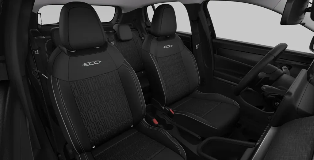 Fiat-600-MHEV-1.2-100cv-DDCT-interior-trasera
